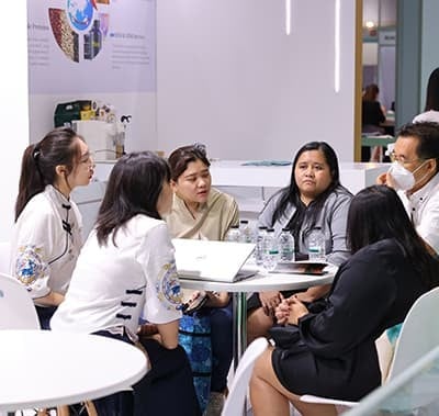 Various attendees sitting at a roundtable networking